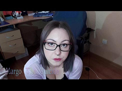 ❤️ Rapariga Sexy com Dildo de Óculos Chupa Profundamente na Câmara Porno vk em nós ﹏