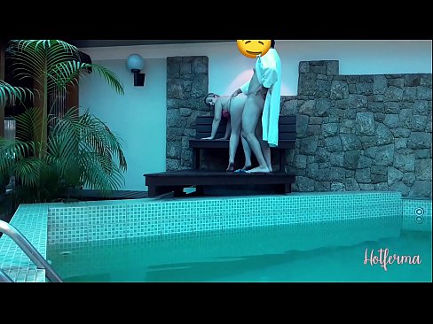 ❤️ Chefe convida criada para a piscina, mas não conseguiu resistir a um Porno vk em nós ﹏